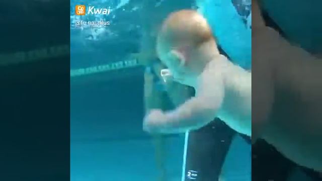 Плавание, детки под водой смотреть онлайн