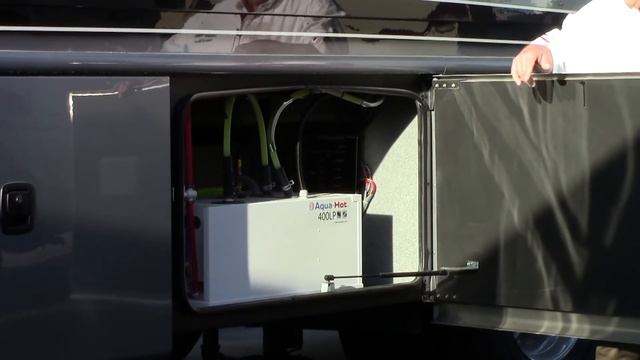 New 2016 Dynamax DX3 37BH Class C Motorhome RV - Holiday World RV 281 371 7200 смотреть онлайн