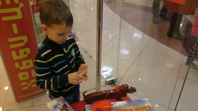 ВЛОГ Едем в развлекательный центр. Играем в игровые наборы play doh! смотреть онлайн
