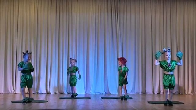 Танец "Веселые лягушата" смотреть онлайн