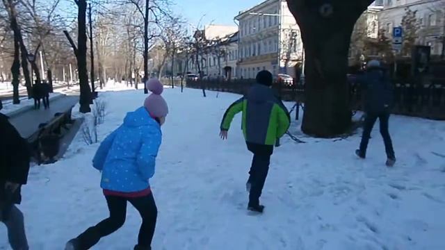 У дуба на Тверском бульваре