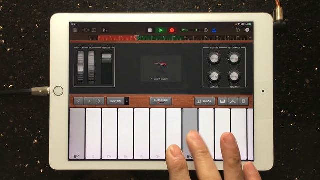 How to play the main riff of TWICE - I CAN'T STOP ME on Garageband virtual keyboard iPad/iPhone iOS смотреть онлайн