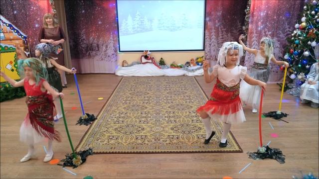 Танец "Бабка Ёжка" / подготовительная группа смотреть онлайн