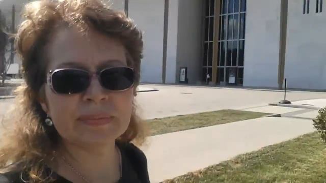 О! Страшно неудобно заходить в театр... смотреть онлайн