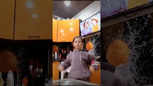 моя подруга танцует смотреть онлайн