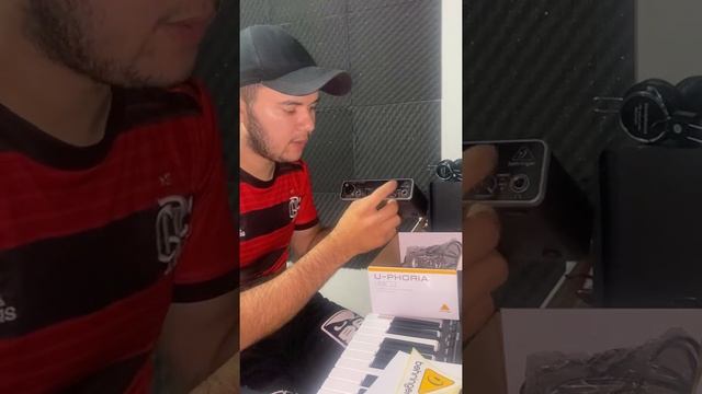 Interface de áudio umc22 da Behringer смотреть онлайн