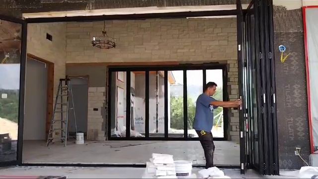 Avant Doors - Aluminum Bi-Folding Patio Door Video (20' x 10' | 240" x 120") смотреть онлайн