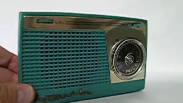 Vintage Italian Transistor Radio - VEGA mod.TRS 202 - year 1959 смотреть онлайн