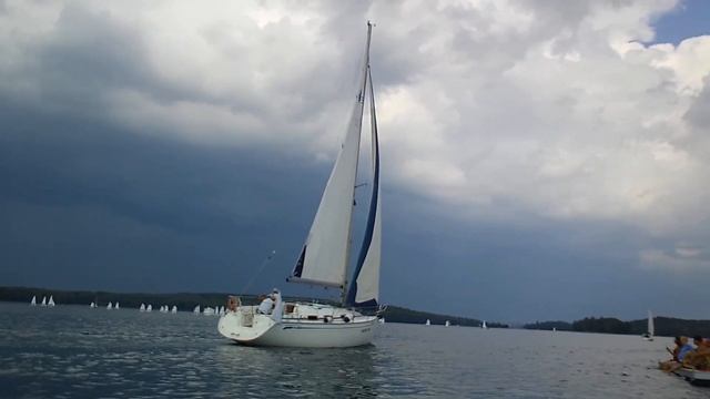 Яхты соренуются на Кубке губернатора Челябинской области... смотреть онлайн