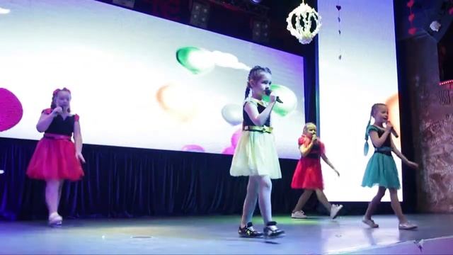 Kinder Mix Show средняя группа - Детство смотреть онлайн