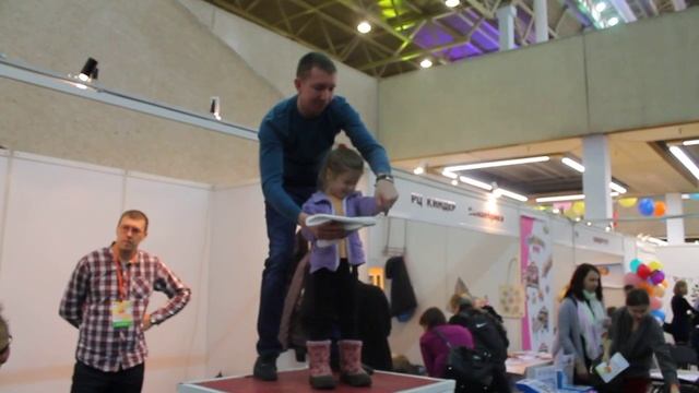 Dominica Доминика запускает самолеты. ВДНХ. Спортленд. павильон 69