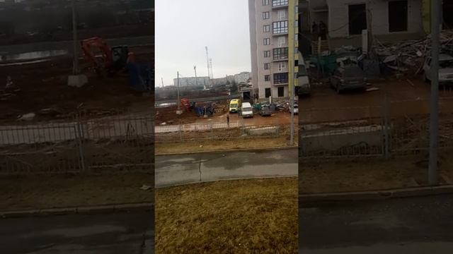 обрушение лесов, приезд служб. смотреть онлайн