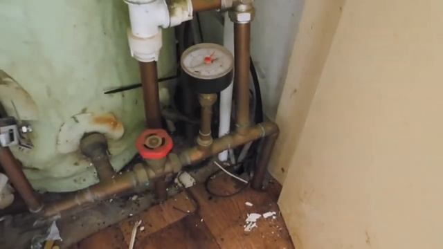 Housing under the Tories - Living with rats and broken windows while landlord gets rich смотреть онлайн