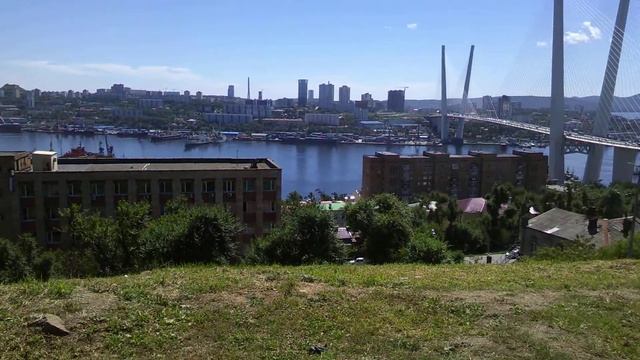 Поездка на фуникулере, вид на бухту Золотой Рог и вантовый мост смотреть онлайн