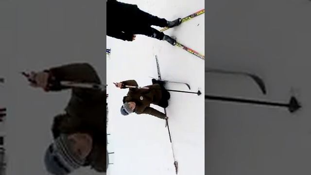 Катаемся на лыжах в школе!! смотреть онлайн