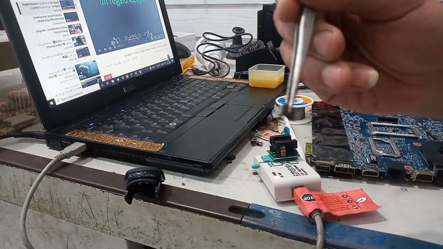 اصلاح حاسوب شغال ولا يضهر شيء في الشاشة problème écran noir смотреть онлайн