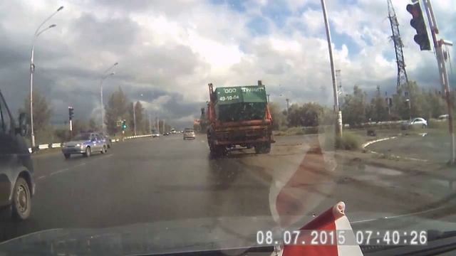 Мокрая дорога + неудачный маневр Нижневартовск. Автор видео ( Андрей Верещака) смотреть онлайн