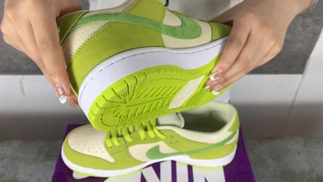 UnboxingNike SB Dunk Low Green Apple DM0807-300 kfcss dot com смотреть онлайн