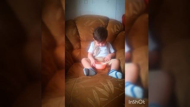 Здравствуйте 🤗Я Роберт 👶 Умею есть и спать одновременно 😎 а что умеешь ты? 😅 #приколысдетьми смотреть онлайн