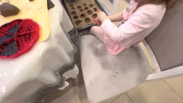 Домашние будни. Девочки на больничном. Маруся с ветрянкой, Софа приболела. смотреть онлайн