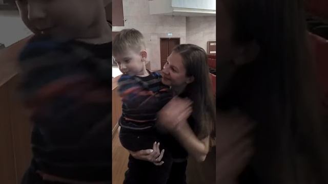 Детский кукольный театр Сюрприз, отзыв наших любимых зрителей на спектакль "Мамонтенок" смотреть онлайн