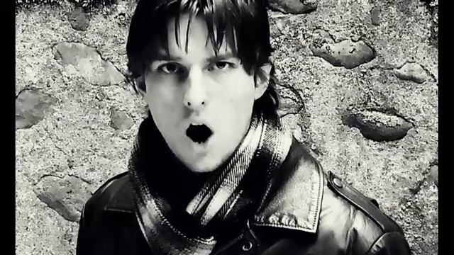 Tom Cruise Look-a-like Sings Music Of The Night From Andrew Loyd Webber's Phantom Of The Opera!