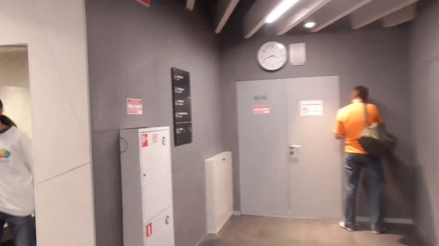 Гуляем в московском парке зарядье обзор на магазины и кружки в большом шатре павильоне летом днем смотреть онлайн
