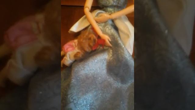 почему у Джульеты руки связаны?1 часть