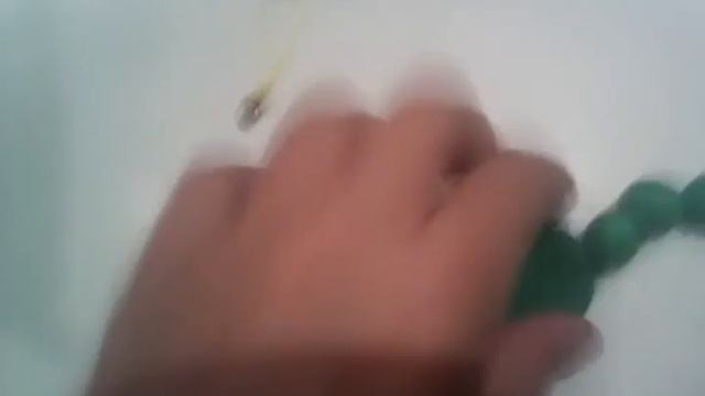 Делаем брелок виде стручка гороха