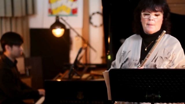 Berceuse by Arthur Woodall -The Flautist Eileen Gilligan-Daniel Le piano смотреть онлайн