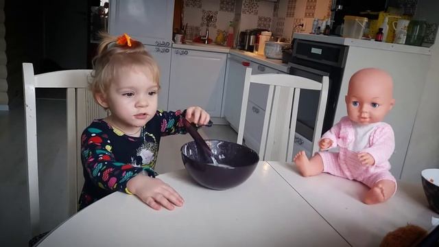 #дети едят сами #ребенок #питание #Ребёнок1,5года . Серёжа и Ева