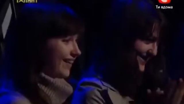 Ровняйтесь люди!70Лет старушке.Респект и уважение этой женщине!А не ваши миксы тупые!