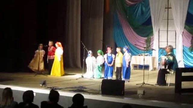 Дочка выступает на сцене смотреть онлайн