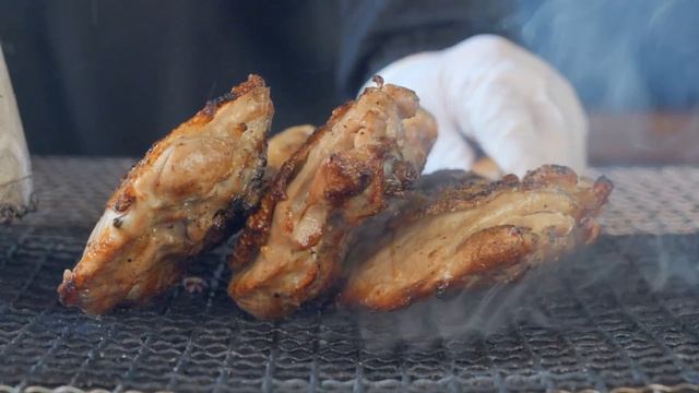Delicious Grilled Chicken Thighs At A Food Stall Deep In The Mountains! Japanese Street Food. 屋台