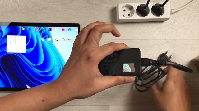 Microsoft Surface Pro 9 - How to Charge with 65W Charger смотреть онлайн