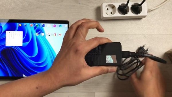 Microsoft Surface Pro 9 - How to Charge with 65W Charger