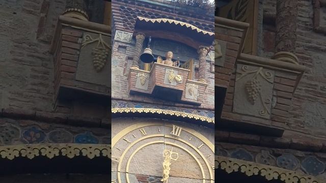 Тбилиси Часы возле театра миниатюры (2) смотреть онлайн