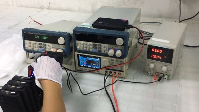 Revolter Mini 300A - пуско-зарядные устройство для автомобиля и мототехники