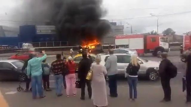 На ленинском проспекте!!! Отались только задние КОЛЁСА смотреть онлайн