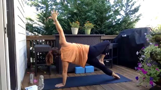 Another Monday Flow w/ Erin смотреть онлайн