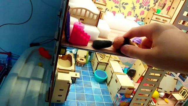 Кошка Куся ловит крысу. Семья LOL выпуск 59 смотреть онлайн