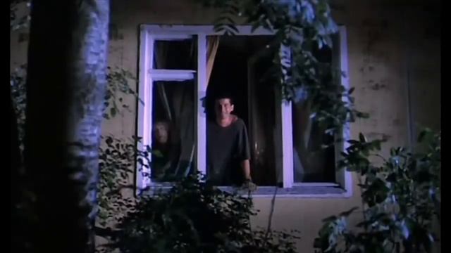 - А вы в курсе, что вы безумно красивая, безумно обаятельная?