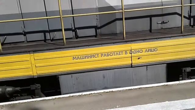 Маневровый тепловоз чмэ3-2927 выполняет маневровую работу по ст.Северодвинск.