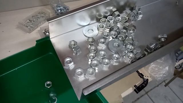 Вибролоток (вибропетатель) VL-60208. Фасовка крупных деталей с большой загрузкой, малая подача. смотреть онлайн
