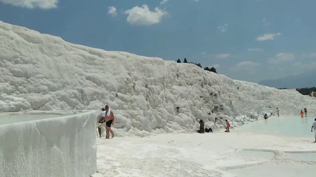 Walking Tour of White Cotton Castle in Turkey смотреть онлайн