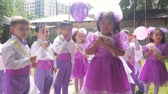 Выпуск ясли сад 126, отпускаем шарики в небо🎈🎈🎈 смотреть онлайн