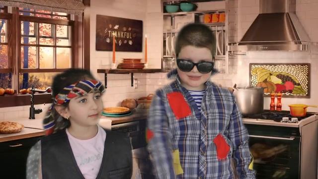 "Старуха, дверь закрой!" читают Мартьянов Василий и Петросян Виолетта смотреть онлайн