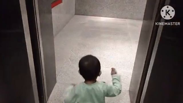 Mac's Vlog (1 Year Old Kid) Let's Visit a Shopping Mall смотреть онлайн