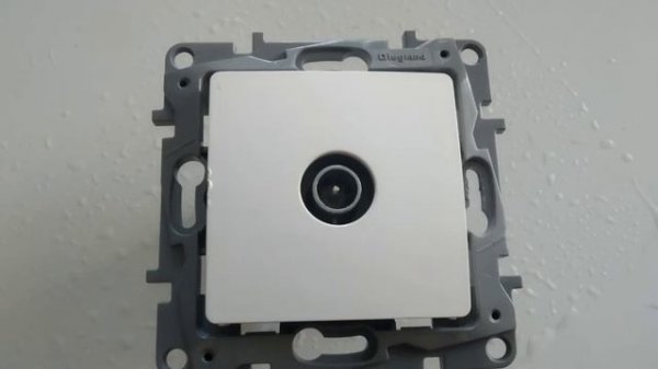 Legrand Etika TV plug through