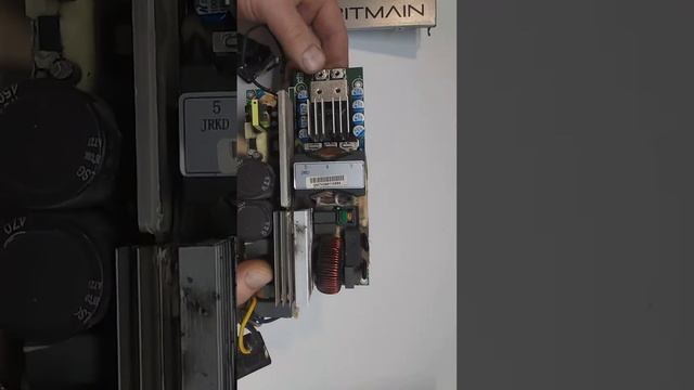 Нет питания 12v  BITMAIN